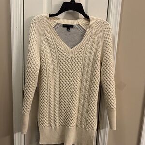 Banana Republic Cream V-Neck Cable Knit Sweater. Size XS